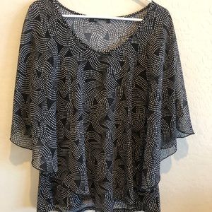 Black & White Flowing Blouse Top XL. PRETTY!